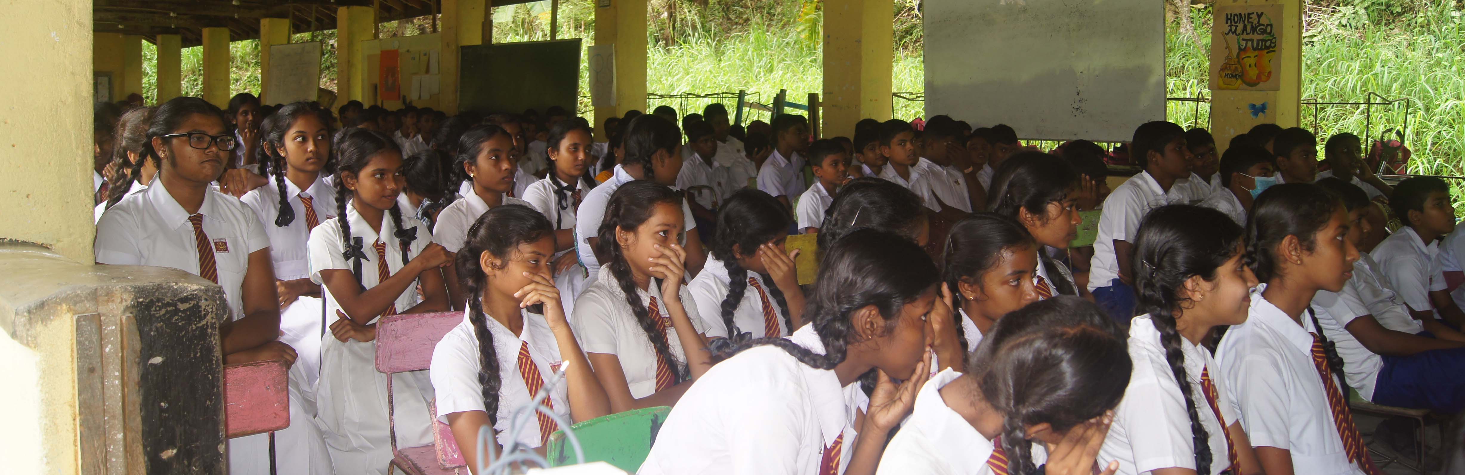 සුනඛ මිනිසුන් වේදිකා නාට්‍යය වේදිකාගත වීම